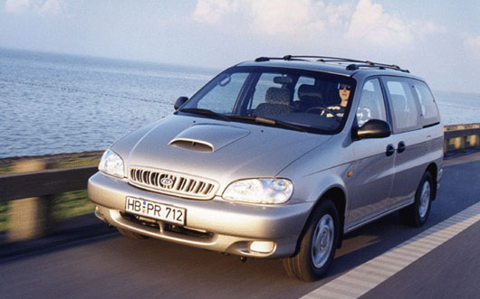 Kia Carnival Минивэн (2005) 