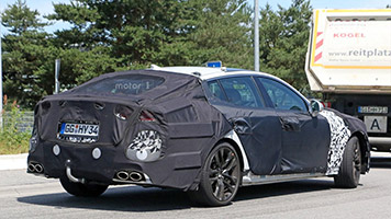 Большой седан Kia Stinger впервые заметили на тестах