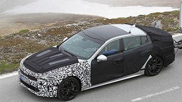 Большой седан Kia Stinger впервые заметили на тестах